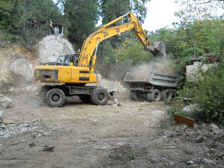 Строительство бутовой стены в Кореизе фото со стройки дома