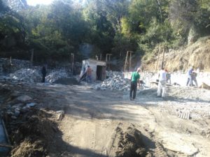 Строительство бутовой стены в Кореизе фото строительства дома